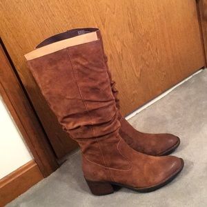 Born slouchy boots